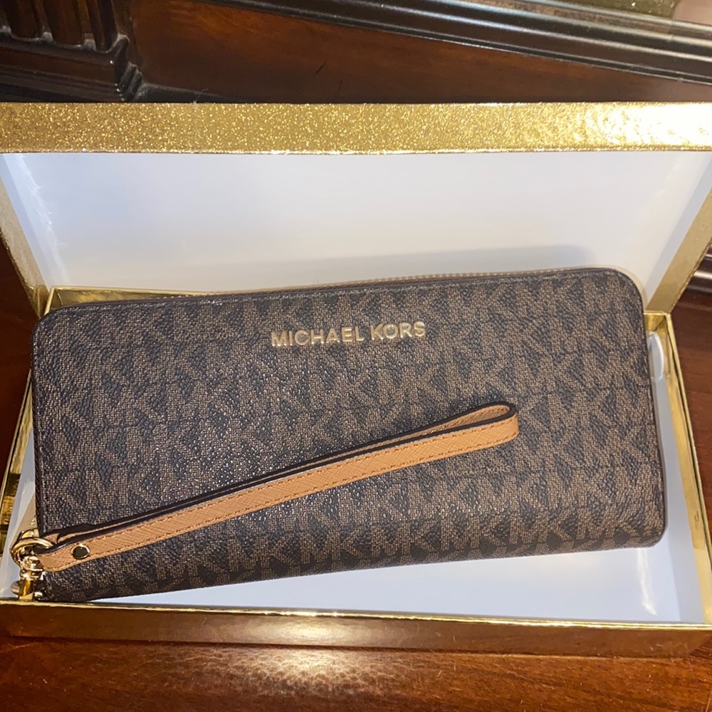 Michael Michael Kors boxed metallic Signature Travel Continental Wallet